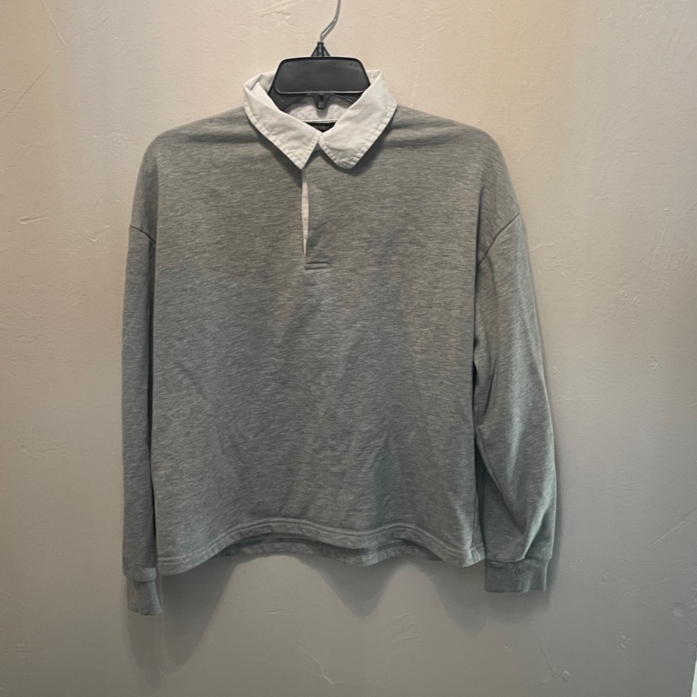 Forever 21 Heather Gray Top with White Collar